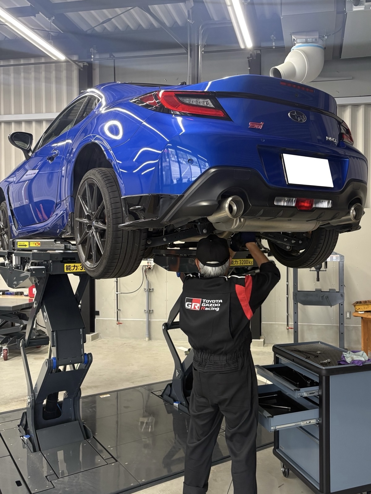 【Custom Report】「軽量化と快音」の最適解。SUBARU BRZに宿るHKSマフラーの機能美とスポーツマインド